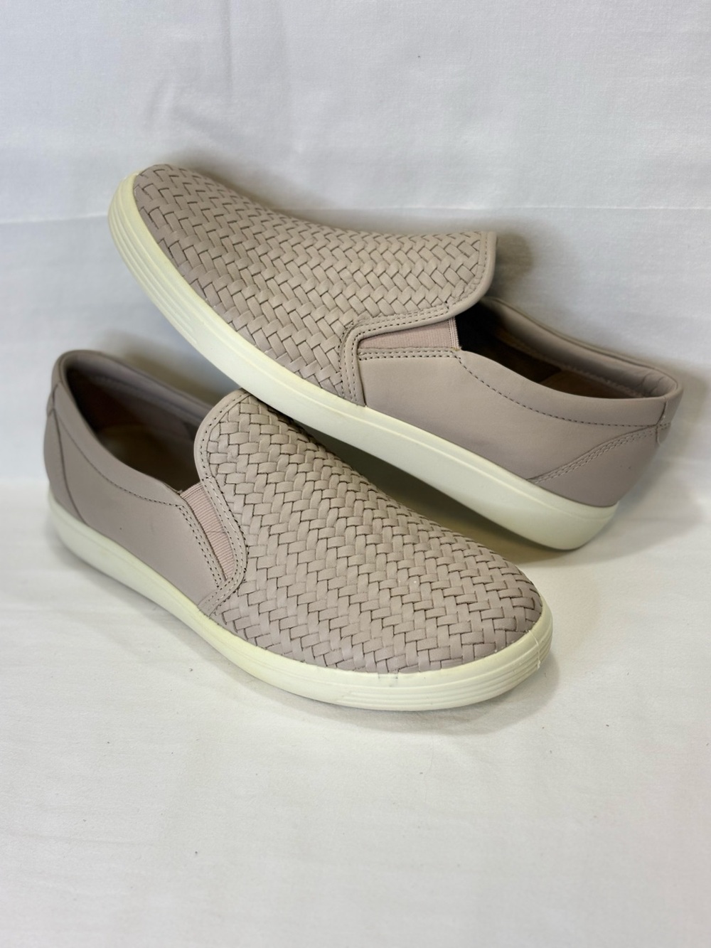 NWOB ECCO SOFT 7 Taupe Slip-On Woven Casual Sneakers SZ 8 LIKE-NEW $125
